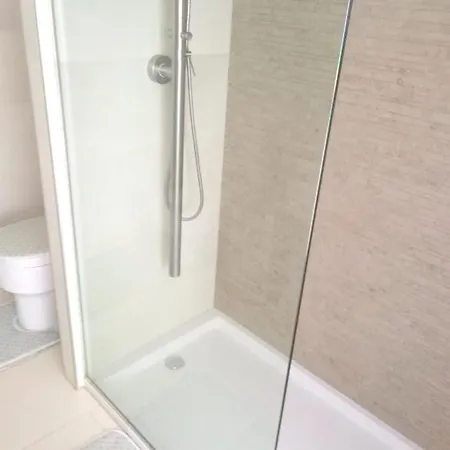 2 Bedrooms With Shared Pool And Wifi At Mar Apartment *