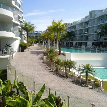 2 Bedrooms With Shared Pool And Wifi At Mar Apartment *